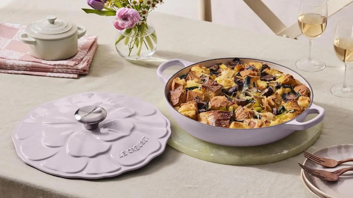 Le Pans Creuset Enameled Cast Iron Petal Braiser 2.25qt. Shell Pink