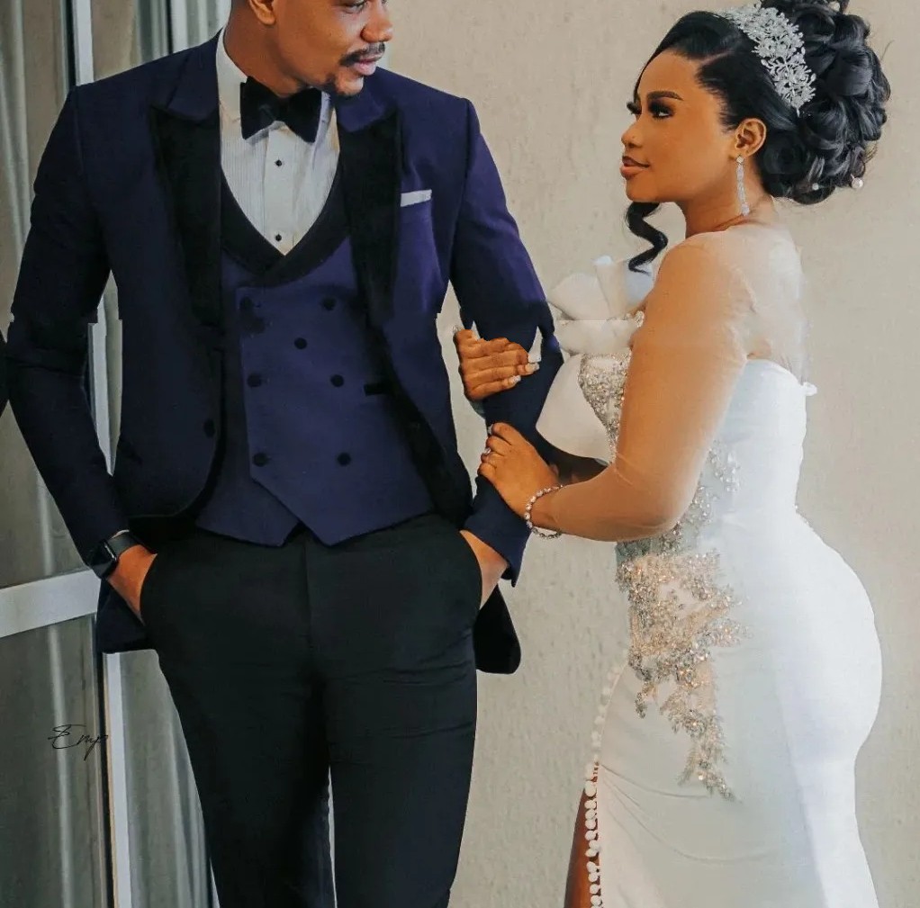 2025 Rhinestone Mermaid Wedding Dresses for Bride Sheer Neck Long Sleeve Side Split Ruffles Button Bridal Bride Gowns Vestidos De Novia Customed