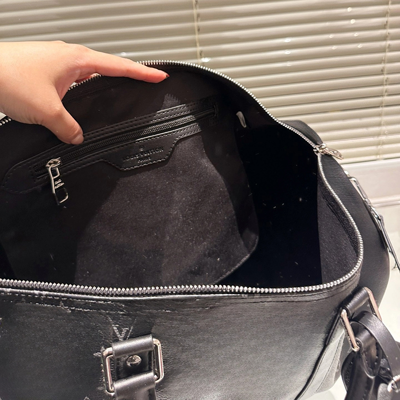 2024 Designer leather women Large capacity long travel short outing essential lightweight, simple, letter, plaid fashion bag Free shipping