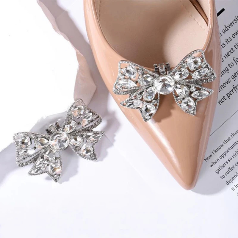 1PCS Crystal Bow Tie Shoe Buckle Clips Diamond Butterfly Womens Accessories Shoes Rhinestone Charm Decoration 240520