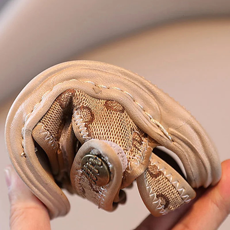 Children Summer Sandals Boys Anti-sip Breathable Beach Sandals Girls Metal Rivets Decoration Shoes Baby Soft Summer Sandals 240513