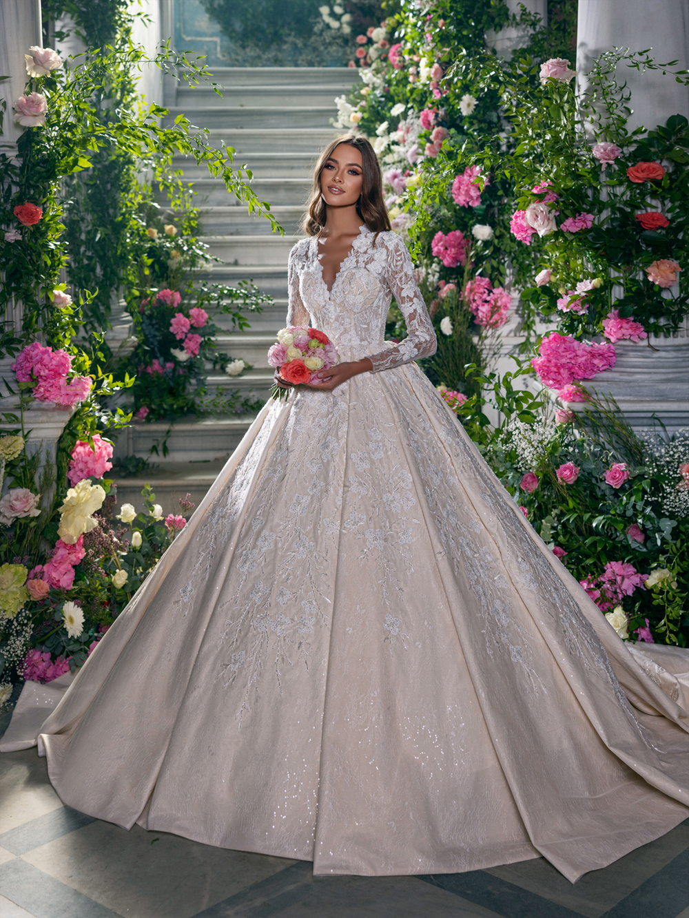 Alonlivn Luxury Bling Embroidery Lace Full Sleeves V-Neck Ball Gown Wedding Dress Beading Pearls Appliques Chapel Train Bridal Gowns