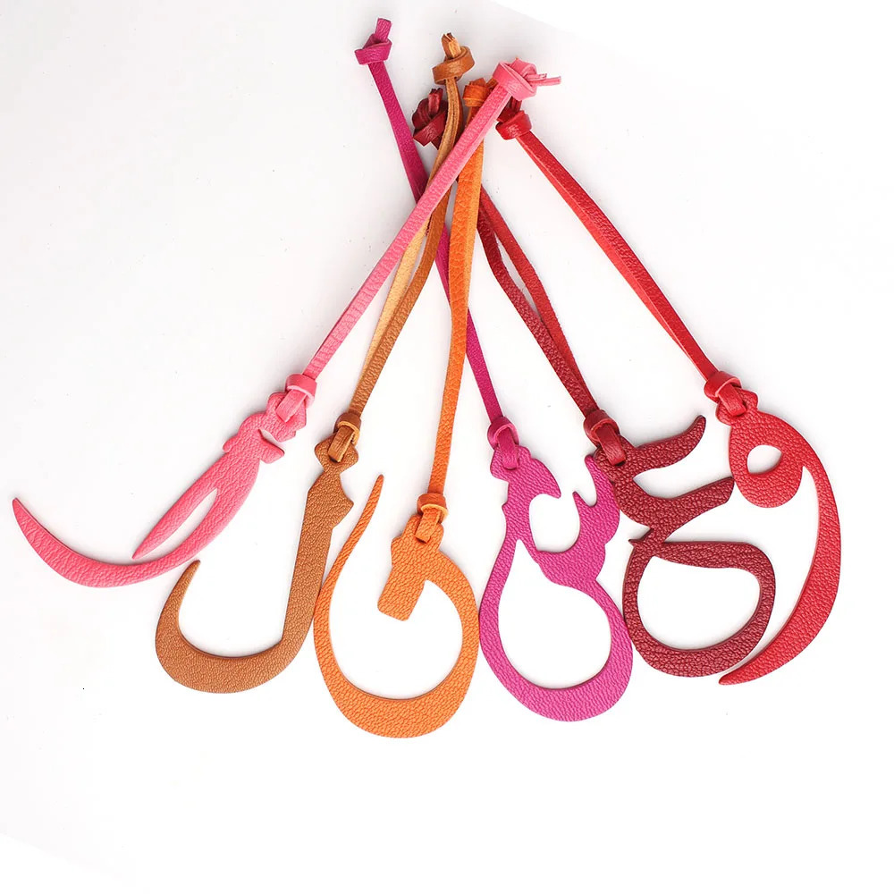 Wholesale Personalized Real Full Grain Leather Character Alphabet Arabic Letter Keychain Backpack Pendant Ladies Women Bag Charm 240516