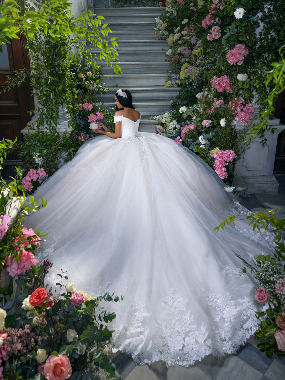 Sparkly Lace Off Shoulder Sleeves V-Neck Ball Gown Wedding Dress Beading floral patterns princess Bridal Gowns embroidered With Multi-layered Delicate