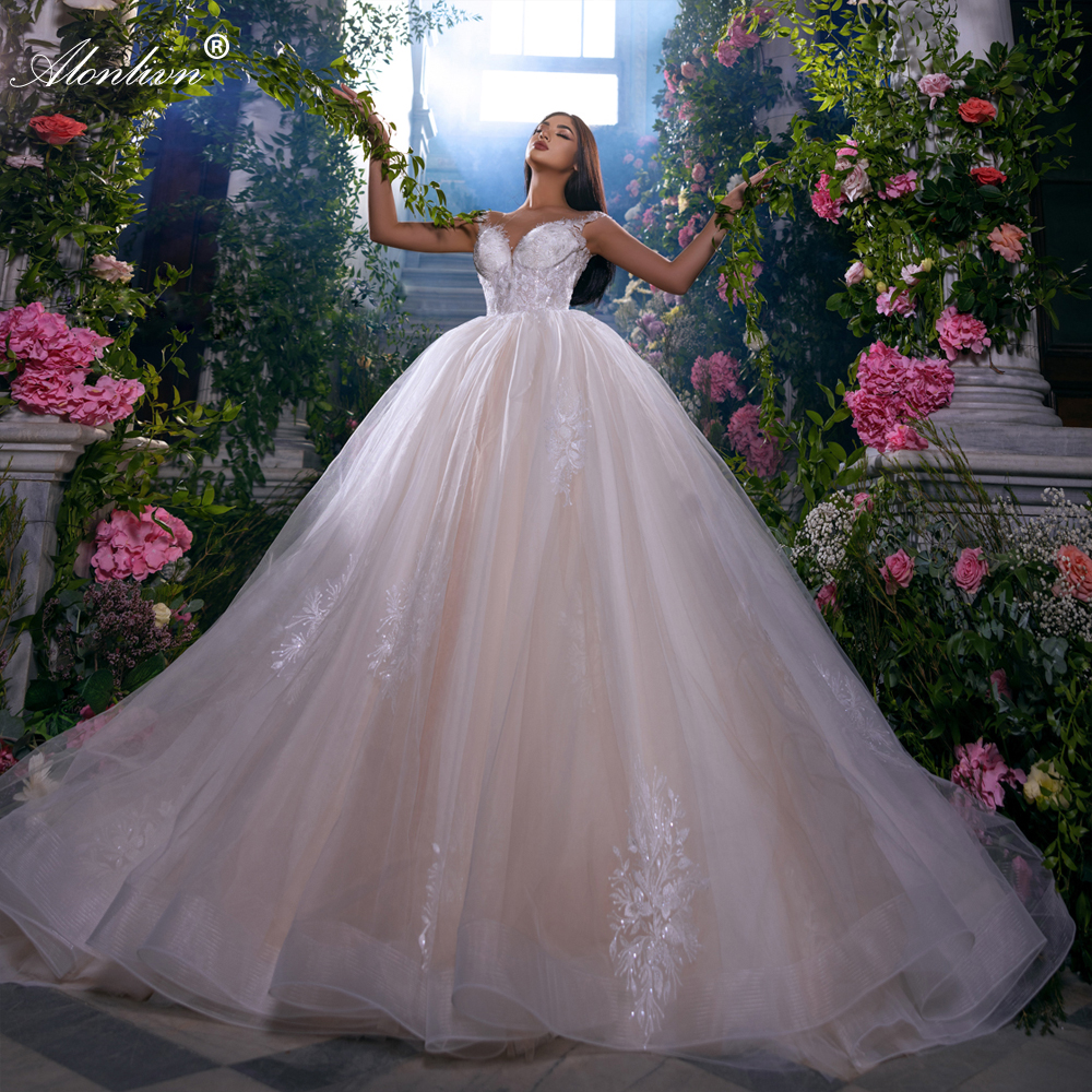 New Arrival Elegant Sheer V-Neck A-line Wedding Dress Delicate Beading Pearls Aplliques Lace Sleeveless Bridal Gowns