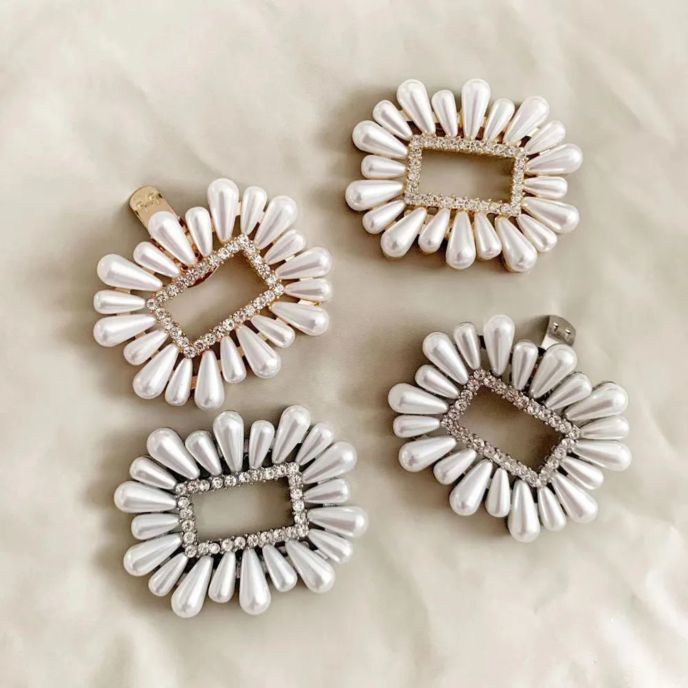 Women High Heel Shoe Clips Pearl Beaded Charm Buckle Jewelry for Wedding Bride shoes Decoration Removable Charms Shoes Crystal 240520