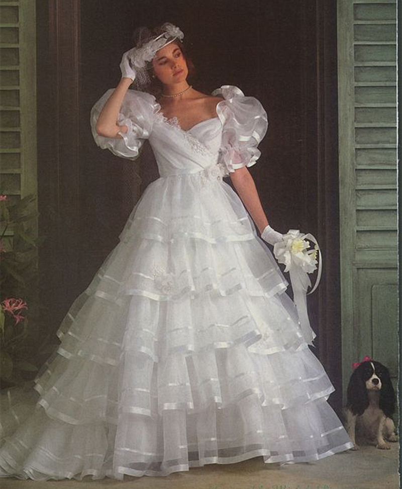 Vintage Tiered A Line Wedding Dresses With Short Puff Sleeves Piping Floor Length Ivory White Long Bridal Gowns Princess Vestido De Novia 2024