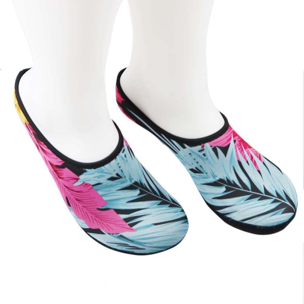 Printed 3mm chloroprene rubber super elastic fabric for warmth, slip and anti cutting diving socks, beach swimming socks H521-18.99