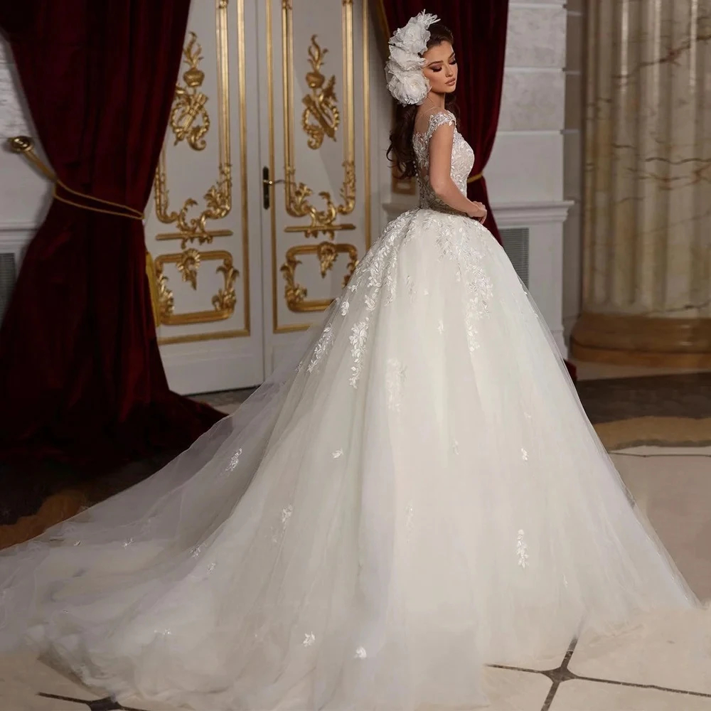 2024 Princess Long Tulle A Line Wedding Dresses Lace Appliques Sleeveless Crew Neck Back Buttons Elegant Bridal Gowns Court Train Ivory White Long Ves