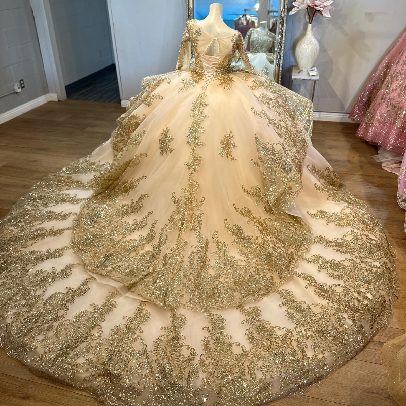 Champagne Shiny Quinceanera Dresses Long Sleeved Ball Gown Gold Sequin Lace Applique Beaded Tull Party Birthday Sweet 16 Vestidos De 15 Anos