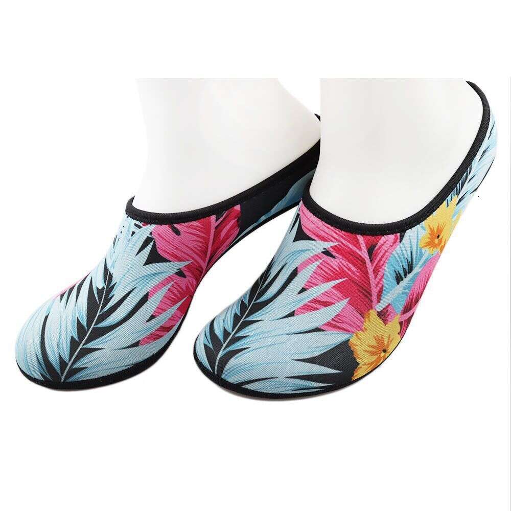 Printed 3mm chloroprene rubber super elastic fabric for warmth, slip and anti cutting diving socks, beach swimming socks H521-18.99