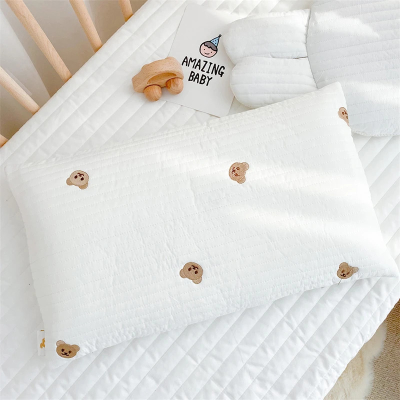 born Pillow Case Pure Cotton Soft Skin Breathable Thin Childrens Sleep Anti-dirt Removable Pillow Case Cartoon Crib Bedding 240521