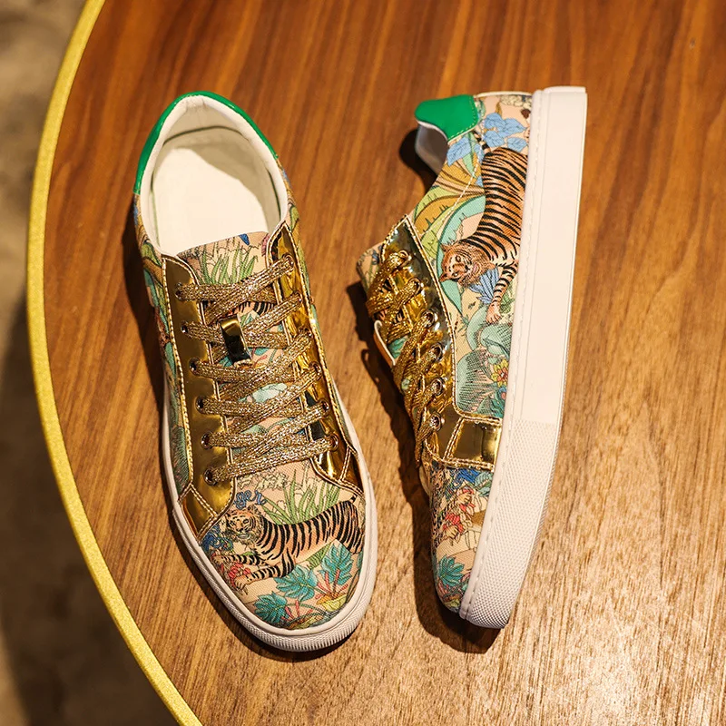 New Men Luxury Casual Shoes Spring Summer Breathable Fabric Flat Skateboard Shoes Leisure Tiger Print Loafers