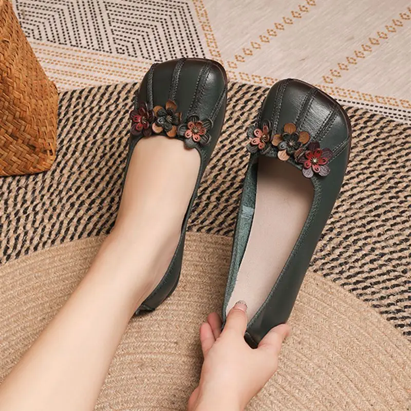 Elder Vintage Floral Ballet Flats Women's new Genuine Leather Shallow Shoes 2025 Mom Driving Loafers Ladies Retro Cozy Green Moccasins