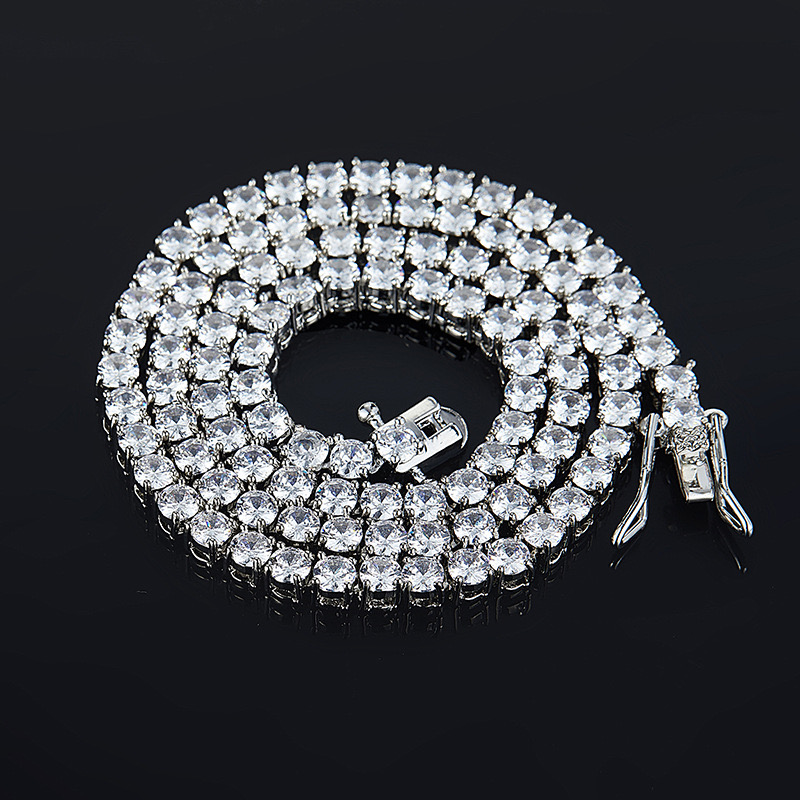 By testing Mosanshi 3mmVVS Mosanshi tennis chain bracelet, men and women wear hip-hop necklaces in fashion.