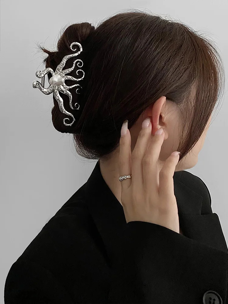 Octopus Hairpin Headwear Punk Pearl Metal Gothic Cool Hair Claw Clip Hair Accessories for Women Jewelry 240521