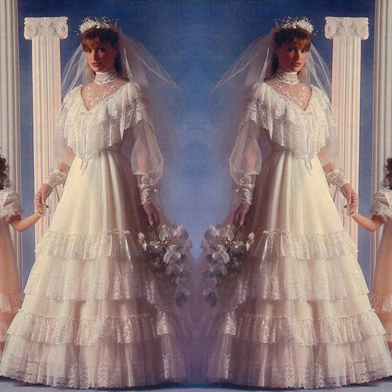 Vintage Tiered A Line Wedding Dresses High Neck Long Sleeves Lace Appliques Victorian Bridal Gowns Floor Length Garden Church Bride Dress 2024