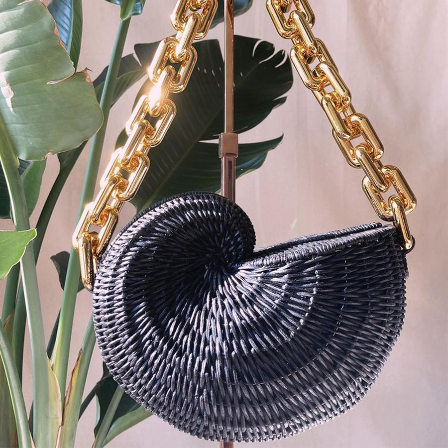 Woven Straw Bags European and American Popular Conch Bags Shell Shaped Rattan Bags Personalized Acrylic Chain Shoulder Bags