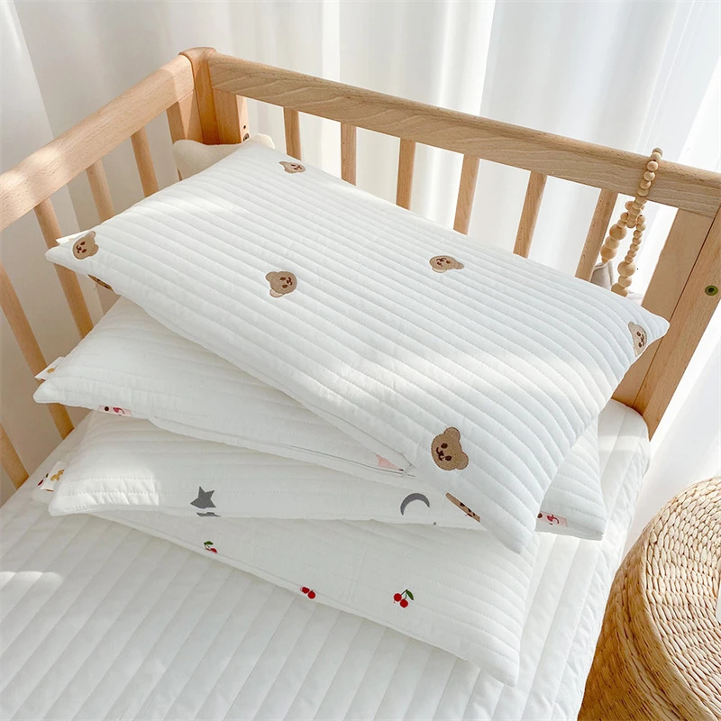 born Pillow Case Pure Cotton Soft Skin Breathable Thin Childrens Sleep Anti-dirt Removable Pillow Case Cartoon Crib Bedding 240521