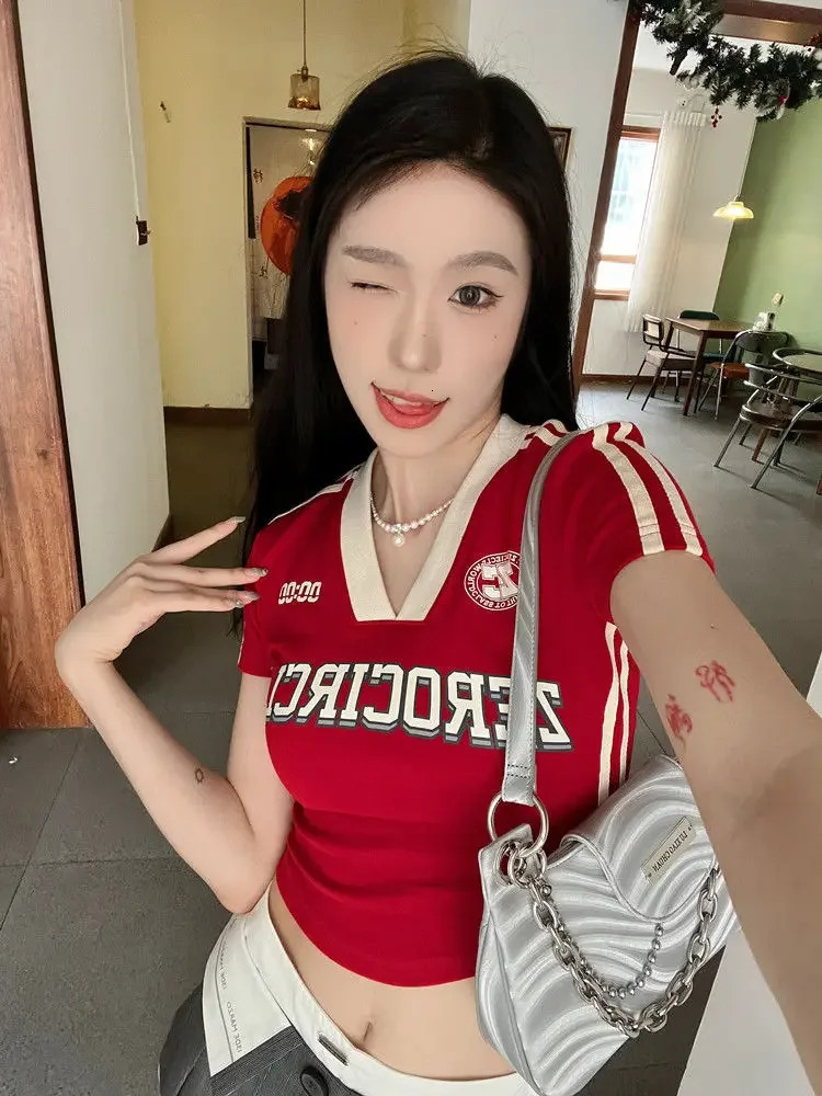 Deeptown American Retro Red V-neck Crop T-shirt Womens 2024 Summer Stripe Letter Printed Street Clothing Egirl Y2k Tee Crop Top 240517