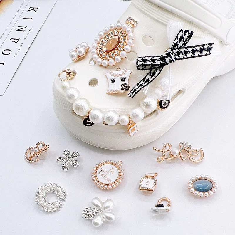Xiaoxiangfeng Hole Shoe Charms Accessories Buckle Pearl Perfume Bottle 3D Shoes Flower DIY Decorations 240520