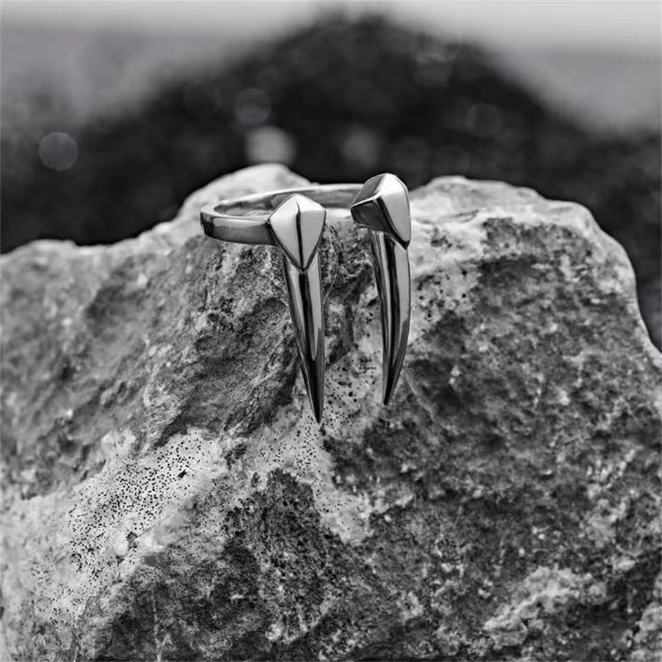 Gothic Punk Silver Color Vampire Teeth Fangs Finger Ring for Men Women Hip Hop Chic Open Rings Adjustable Party Jewelry Gifts