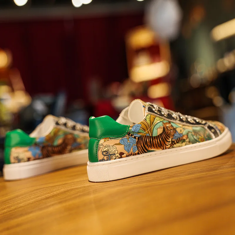New Men Luxury Casual Shoes Spring Summer Breathable Fabric Flat Skateboard Shoes Leisure Tiger Print Loafers