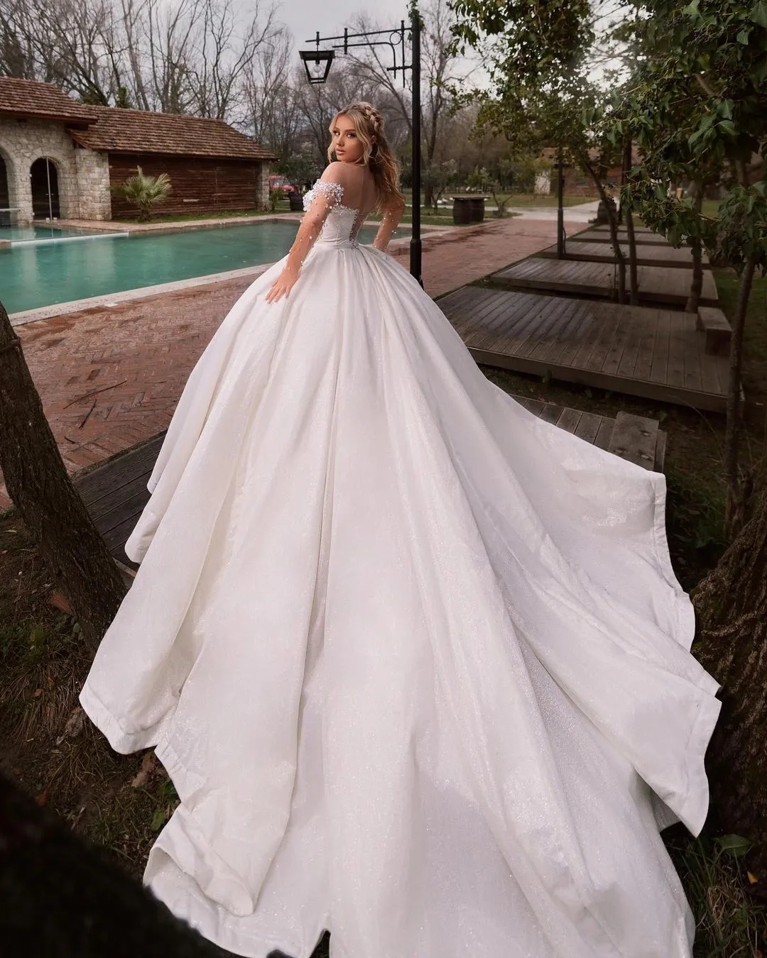 Beaded Arabic Exquisite Wedding Dresses Ball Gown Off the Shoulder Lace Bridal Dress Illusion Long Sleeve Custom Made Gowns