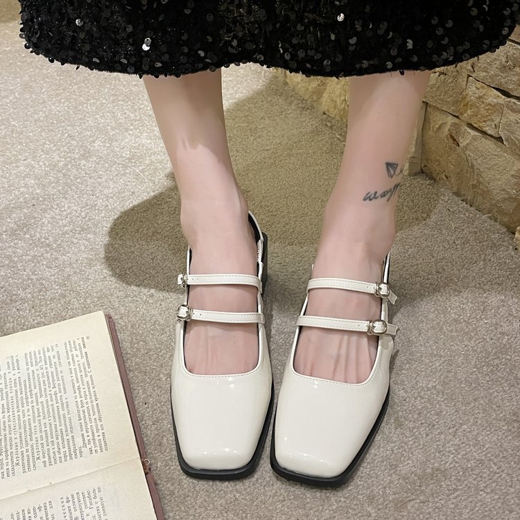 2025 new Baotou Sandals Women Retro Square Headed Thick High Heels Back Hollow e with Bright Leather Shoes 145c