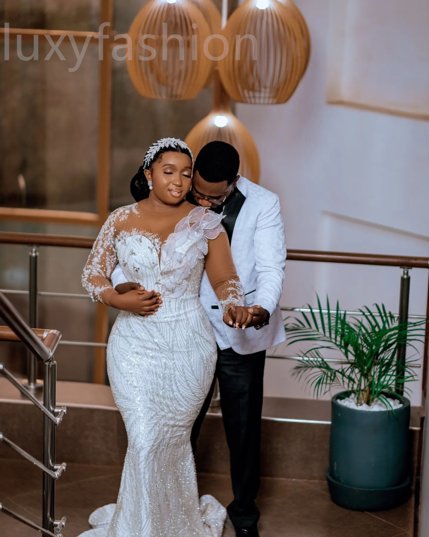 Aso Ebi 2024 White Mermaid Wedding Dresses Florals Beaded Crystals Sequined Lace Stunning Bridal Gowns Dress ZJ032
