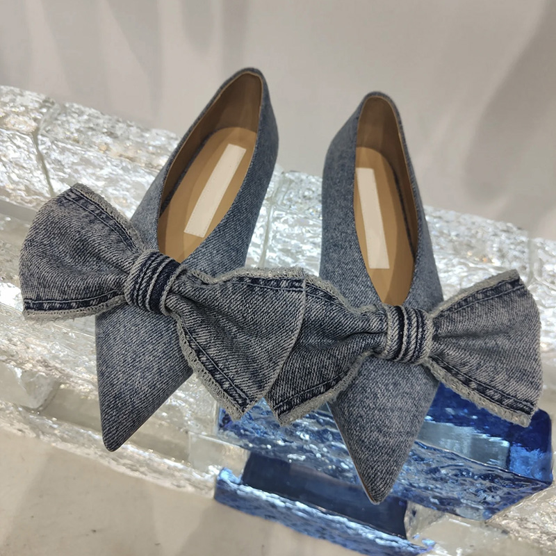 Designer 2023 dbb1b New Blue jeans flat shoes woman cloth patchwork flats sewing Pointed large bow denim loafers for women s