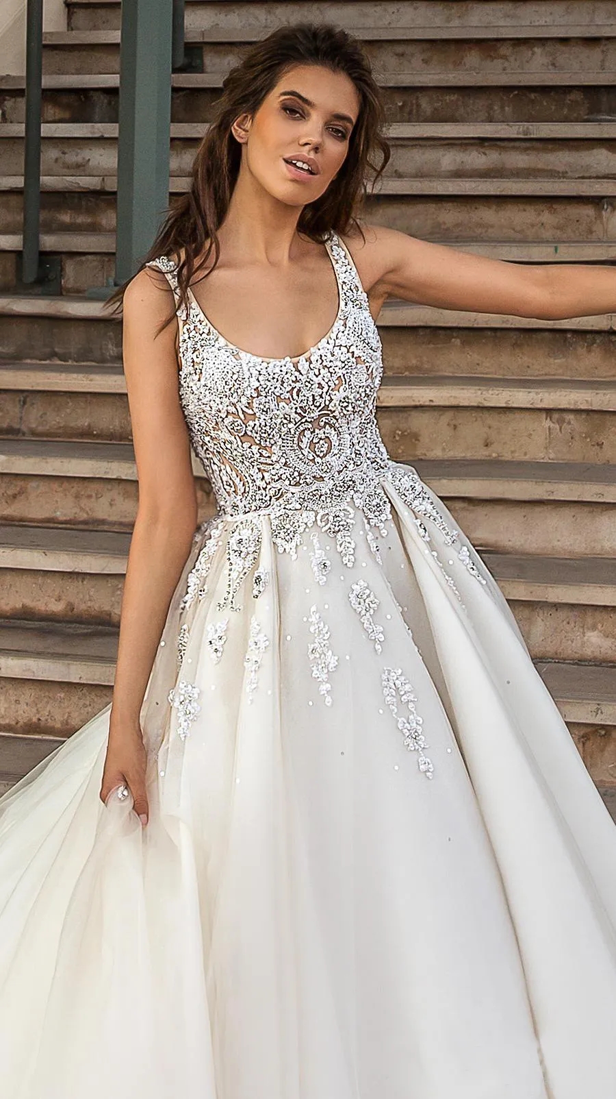 Dresses Elegant Square ALine Wedding Dresses Luxury Arabic Crystal Backless Sleeveless Garden Bridal Gowns Plus Size Custom Made Vestidos