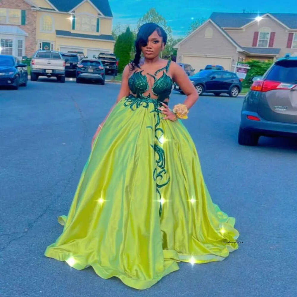Green Prom Dress 2024 Satin Sequined Appliques Sheer Neck Sleeveless Graduation Party Gown Birthday Ball Gowns Vestidos De Gala 0522