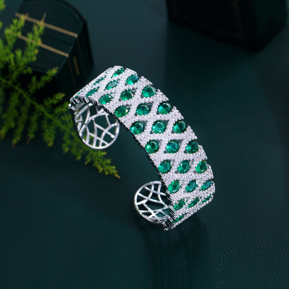 CWWZircons Glamorous Round Green Cubic Zirconia Pave Open Cuff Big Wide Luxury Wedding Bridal Pageant Bangle for Women BG068