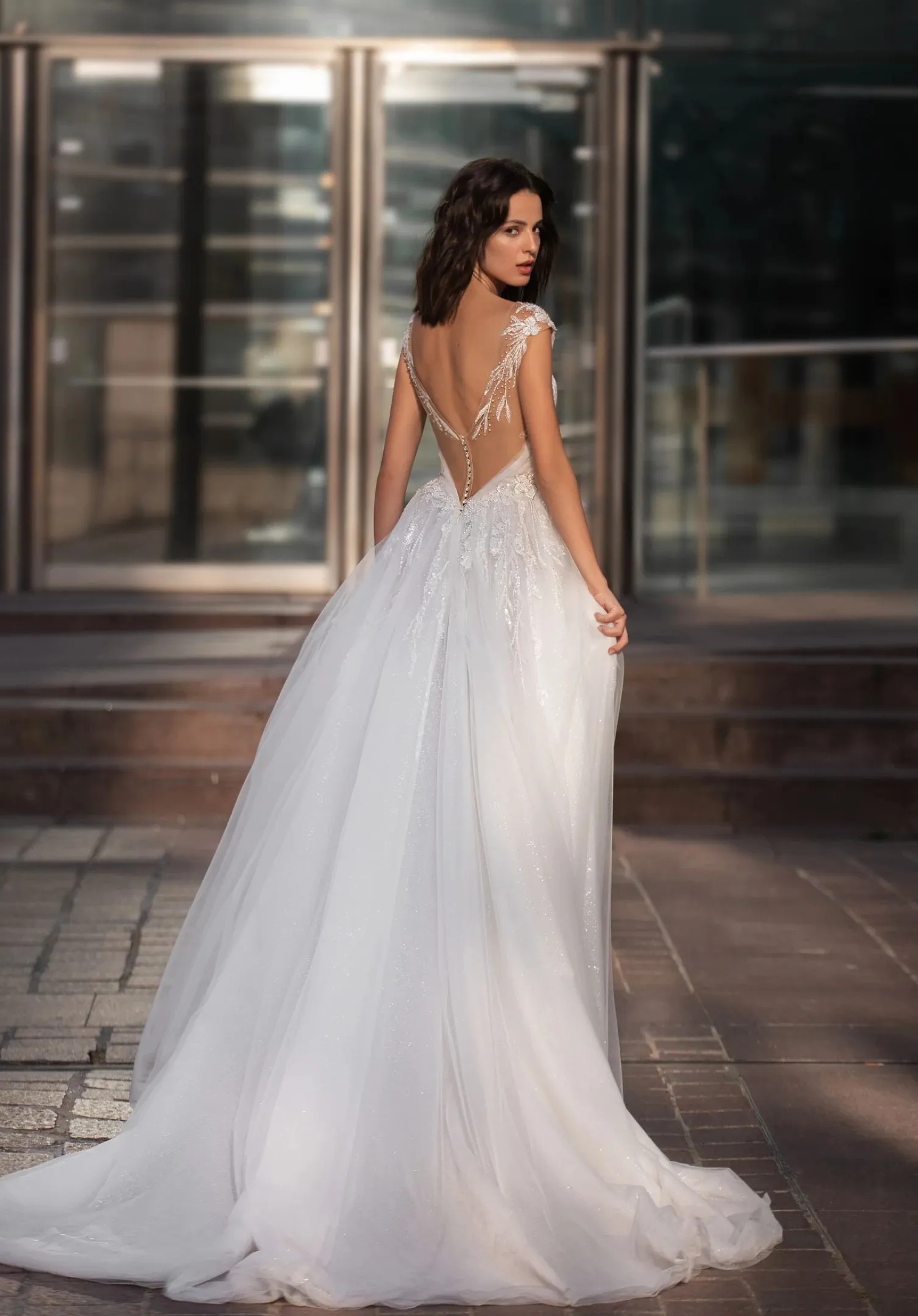 Elegant A-line Wedding Dresses Translate Jewel Collar Capped V-Neck Design Backless Applicant Front Split Layered Court Gown Custom Made Plus Size Ves