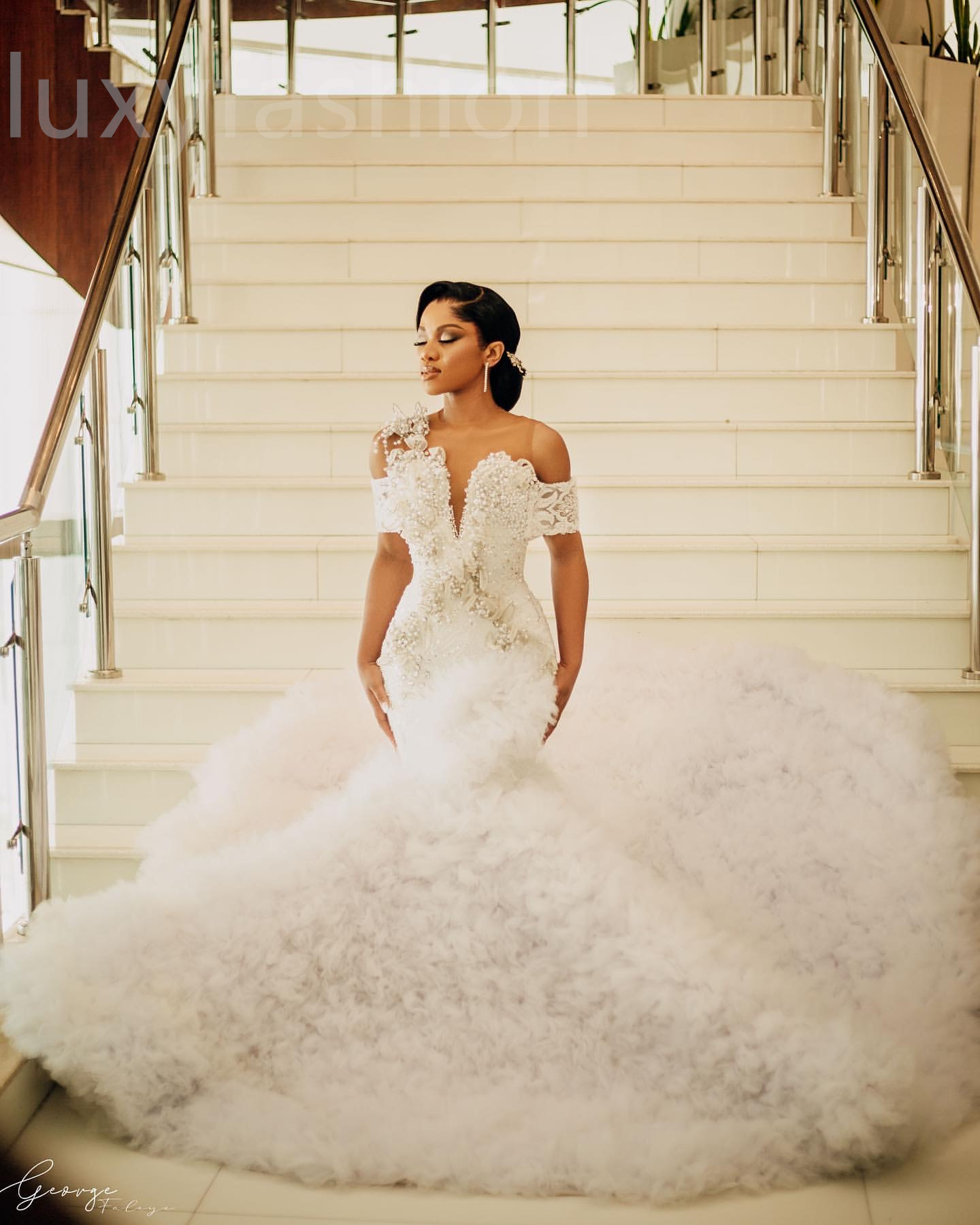 Aso Ebi 2024 Ivory Mermaid Wedding Dresses Florals Pearls Beaded Crystals Lace Tiers Bridal Gowns Dress LF553