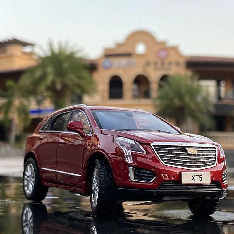 Diecast Model Cars 1/32 XT5 SUV Alloy Car Model Diecasts Metal Toy Vehicles Car Model Sound and Light High Simulation Collection Childrens Toy Gift