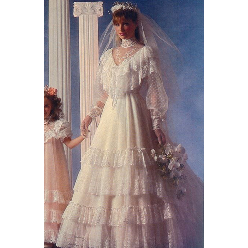 Vintage A Line Wedding Dresses Ruffles Tiered High Neck Long Sleeves Vctorian Wedding Gown Lace Appliques Long Tulle Bridal Dress 2024