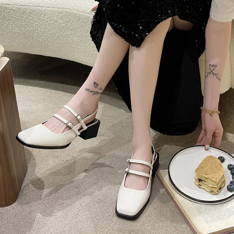 2025 new Baotou Sandals Women Retro Square Headed Thick High Heels Back Hollow e with Bright Leather Shoes 145c