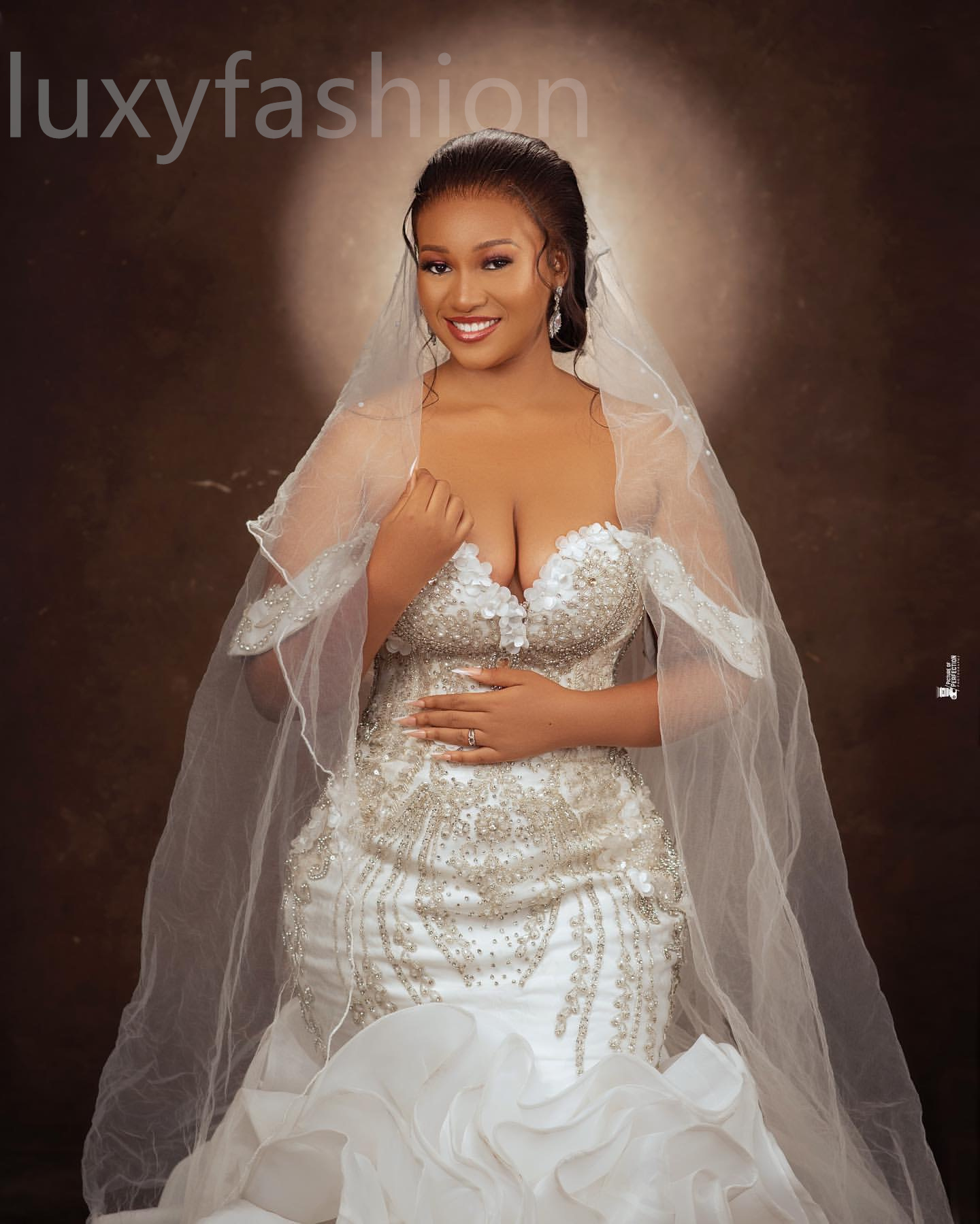 Aso Ebi 2024 Ivory Mermaid Wedding Dresses Florals Beaded Crystals Tiers Satin Stunning Bridal Gowns Dress ZJ033