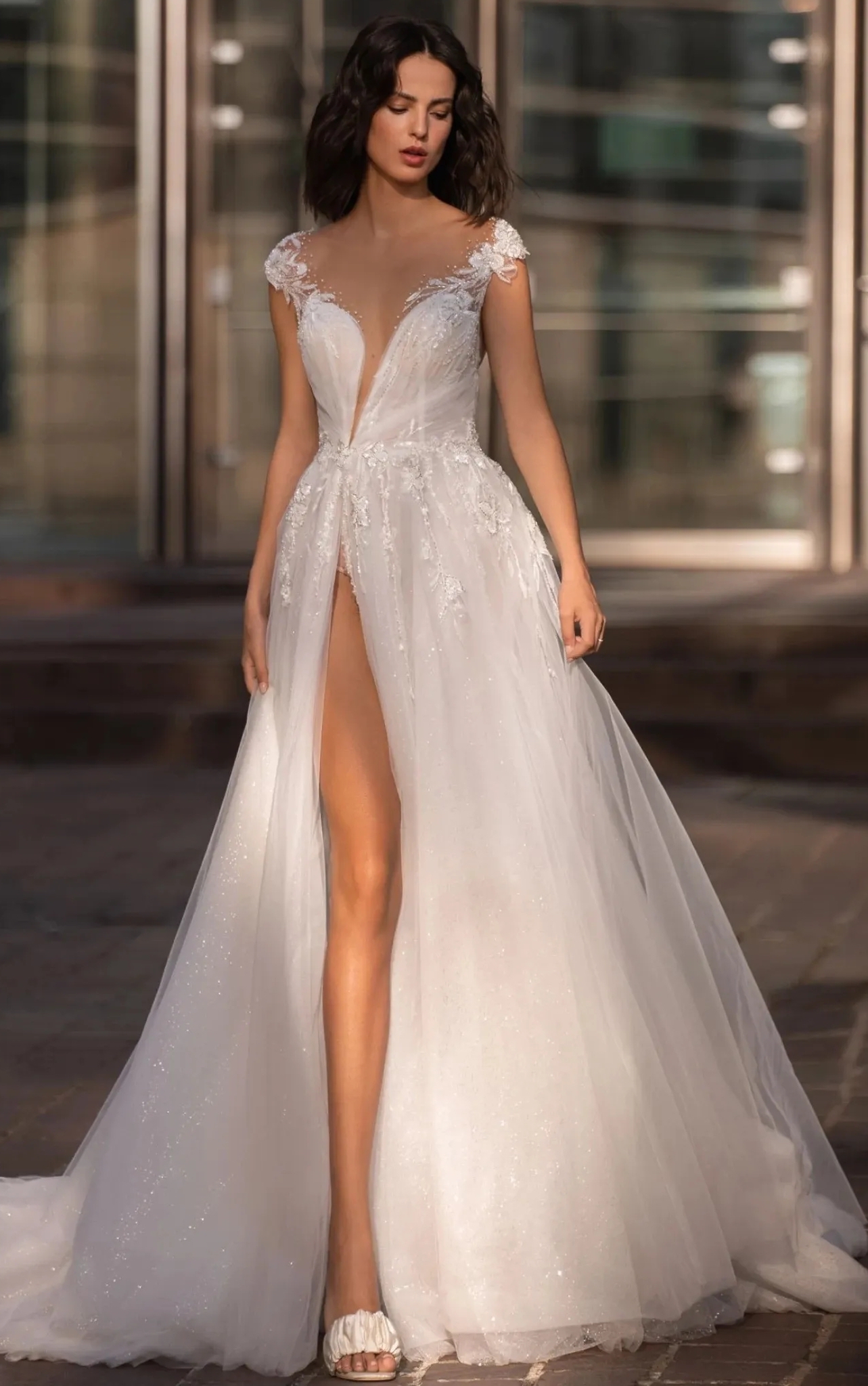 Elegant A-line Wedding Dresses Translate Jewel Collar Capped V-Neck Design Backless Applicant Front Split Layered Court Gown Custom Made Plus Size Ves
