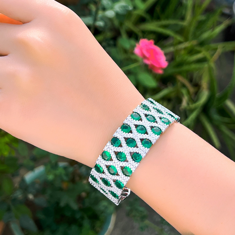 CWWZircons Glamorous Round Green Cubic Zirconia Pave Open Cuff Big Wide Luxury Wedding Bridal Pageant Bangle for Women BG068