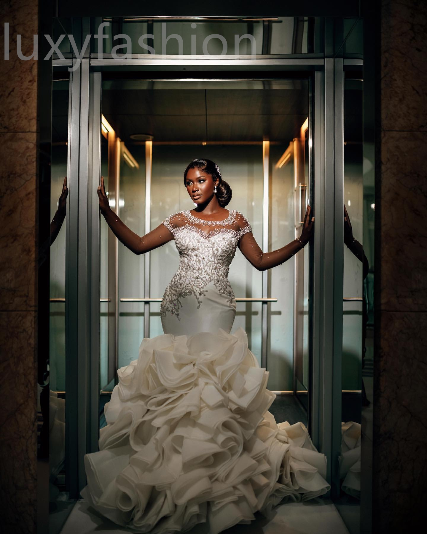 Aso Ebi 2024 Ivory Mermaid Wedding Dresses Beaded Crystals Satin Tiers Luxurious Sheer Neck Bridal Gowns Dress LF044