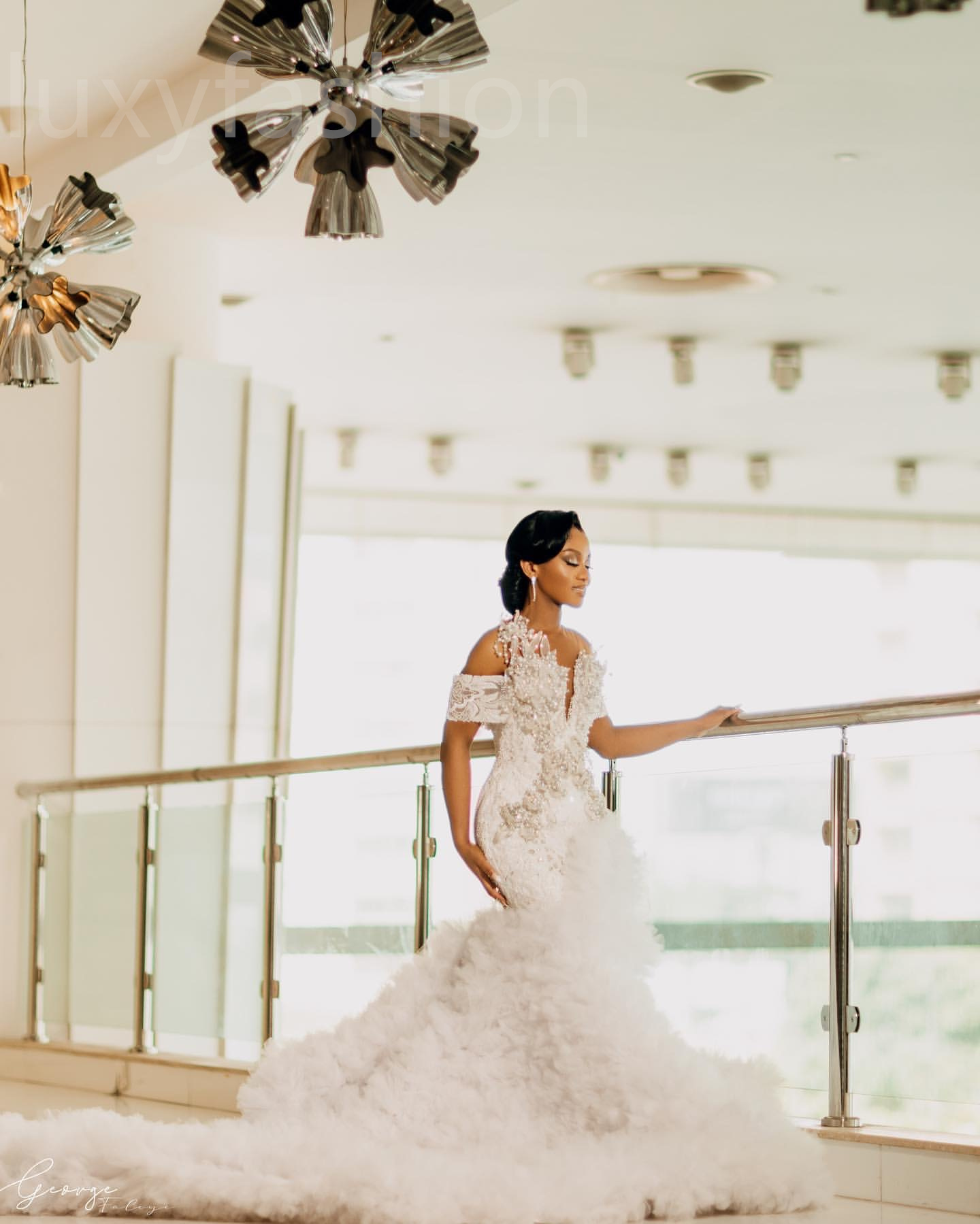 Aso Ebi 2024 Ivory Mermaid Wedding Dresses Florals Pearls Beaded Crystals Lace Tiers Bridal Gowns Dress LF553