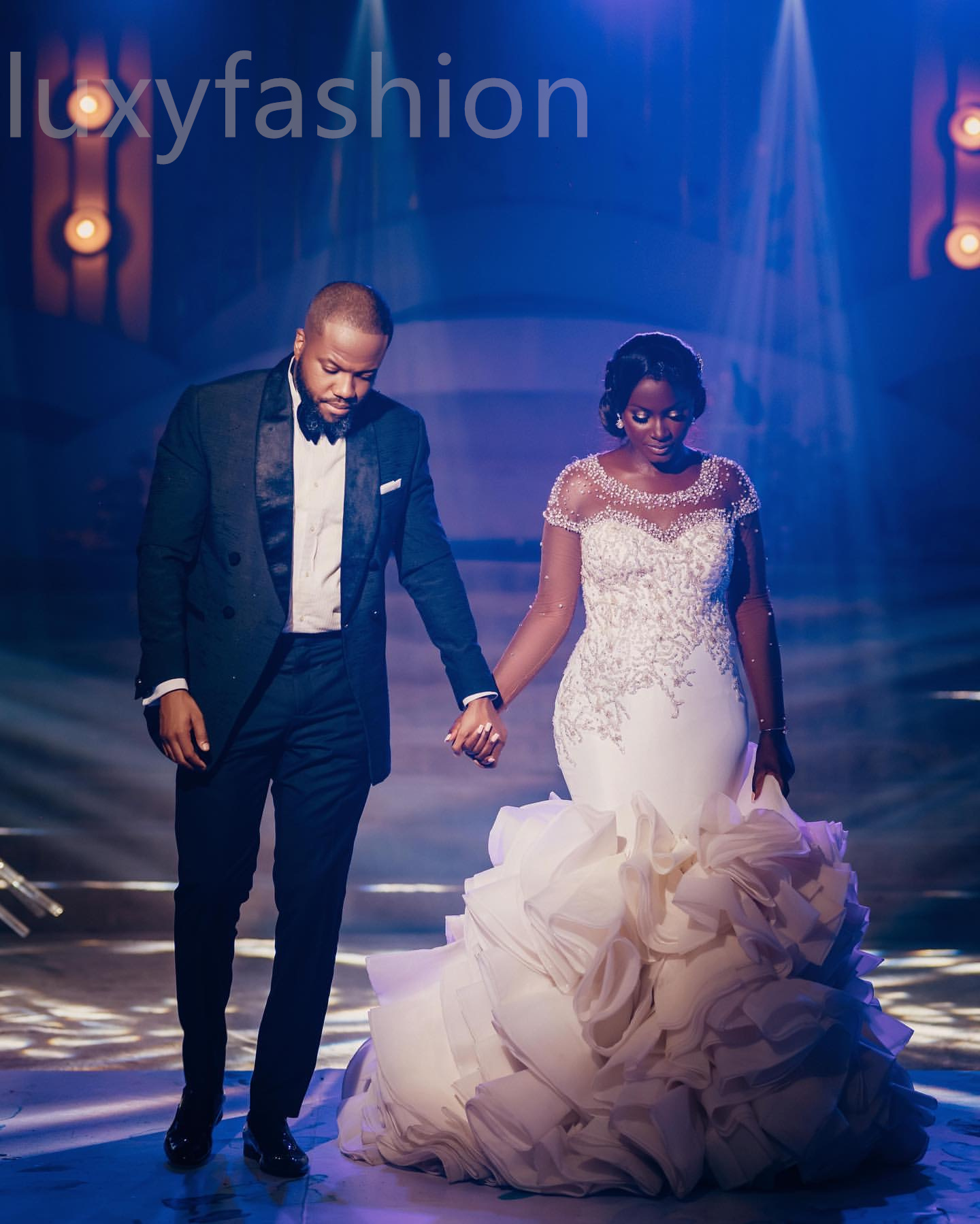 Aso Ebi 2024 Ivory Mermaid Wedding Dresses Beaded Crystals Satin Tiers Luxurious Sheer Neck Bridal Gowns Dress LF044