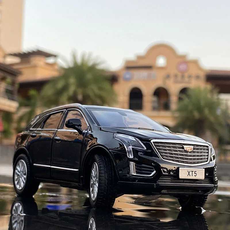 Diecast Model Cars 1/32 XT5 SUV Alloy Car Model Diecasts Metal Toy Vehicles Car Model Sound and Light High Simulation Collection Childrens Toy Gift