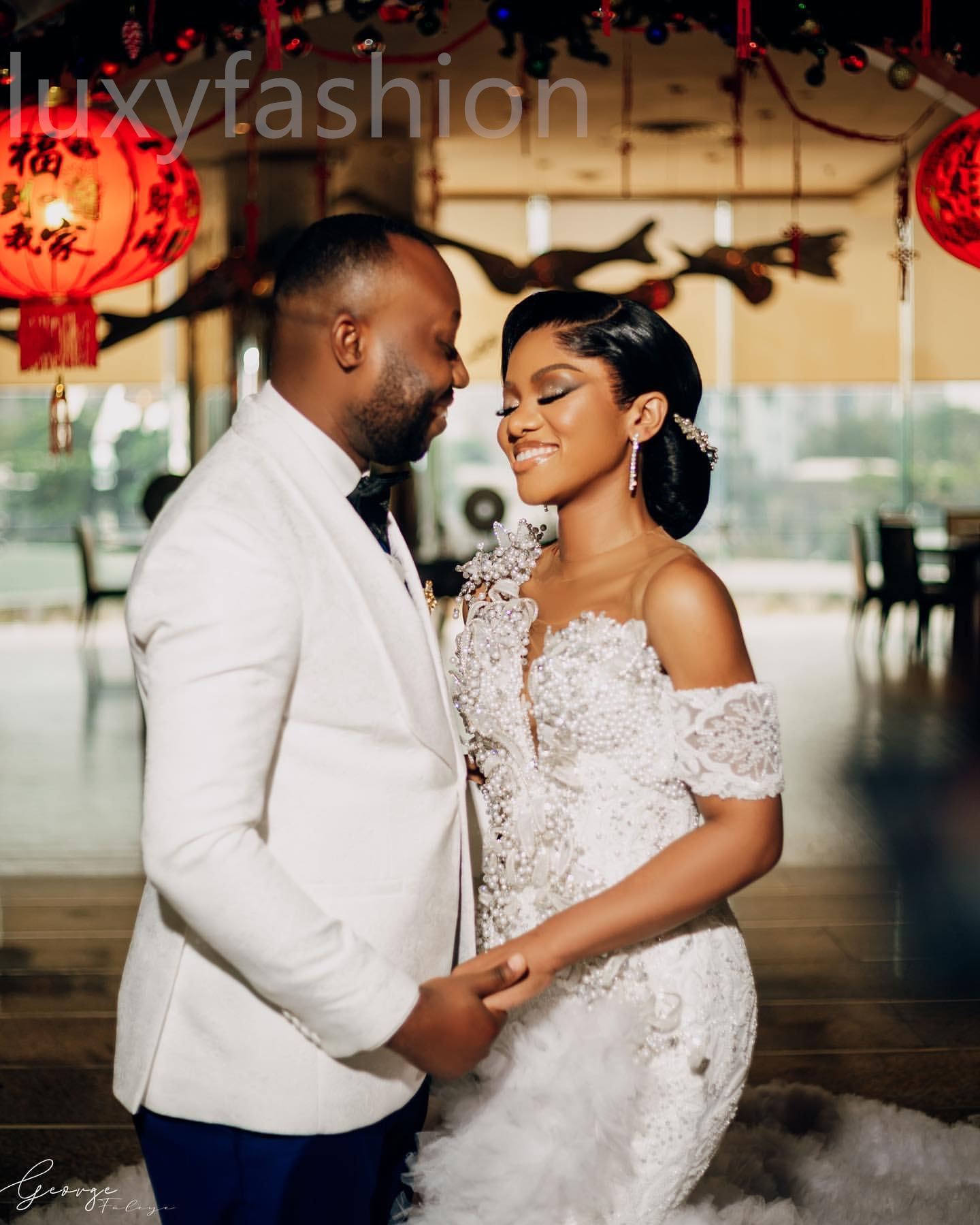 Aso Ebi 2024 Ivory Mermaid Wedding Dresses Florals Pearls Beaded Crystals Lace Tiers Bridal Gowns Dress LF553