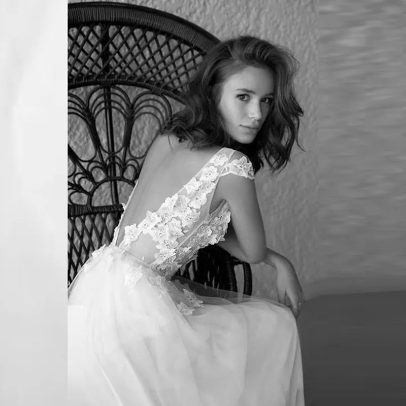 Charming Boho Full Length Lace Applique Dresses Cap Sleeves Plunge V Neck Wedding Gowns For Bride Back Out 6660312