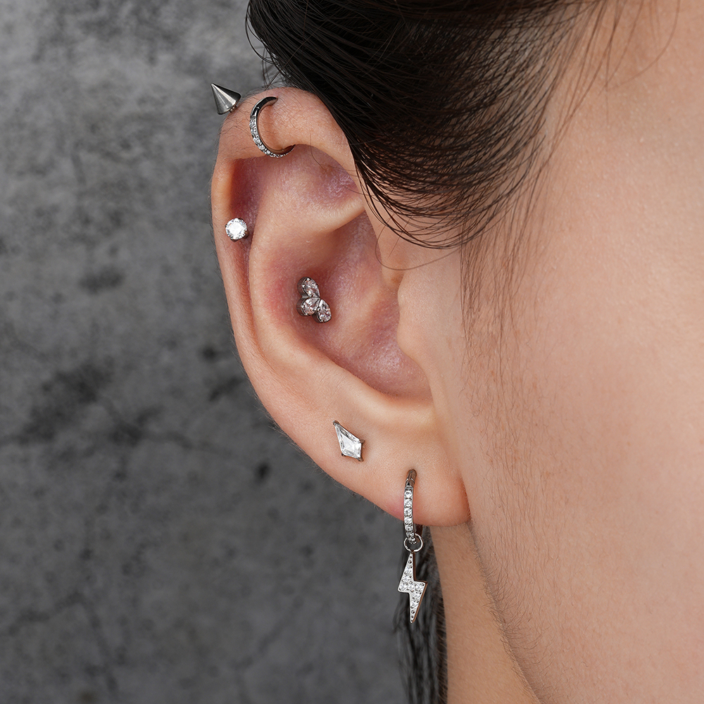 Right Grand ASTM F136 Titanium 16G Triple Flower Stud Earring with Waterdrop CZ Conch Helix Cartilage Tragus Piercing Jewelry