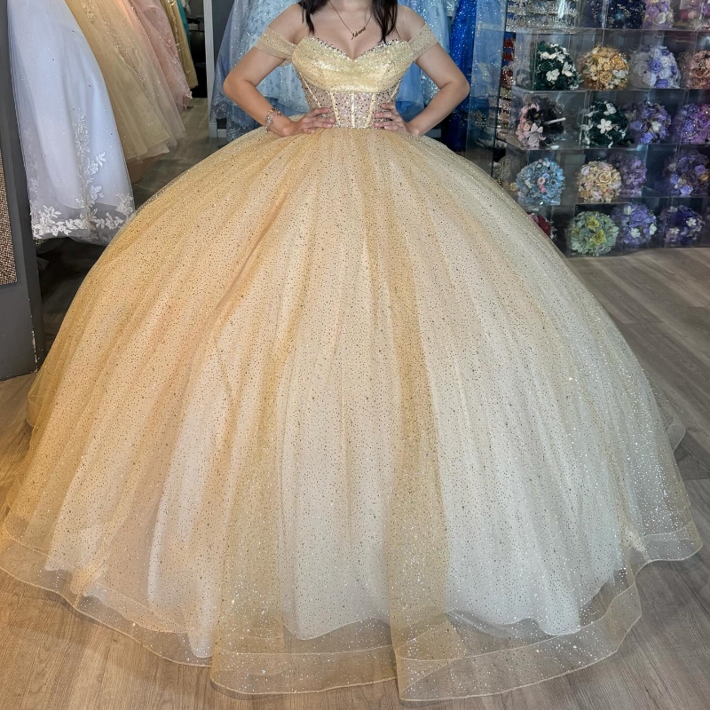 Light Champagne Shinny Quinceanera Dresses Off The Shoulder Princess Beads Crystal Tull Party Birthday Sweet 16 Dress Vestido 15 De Anos